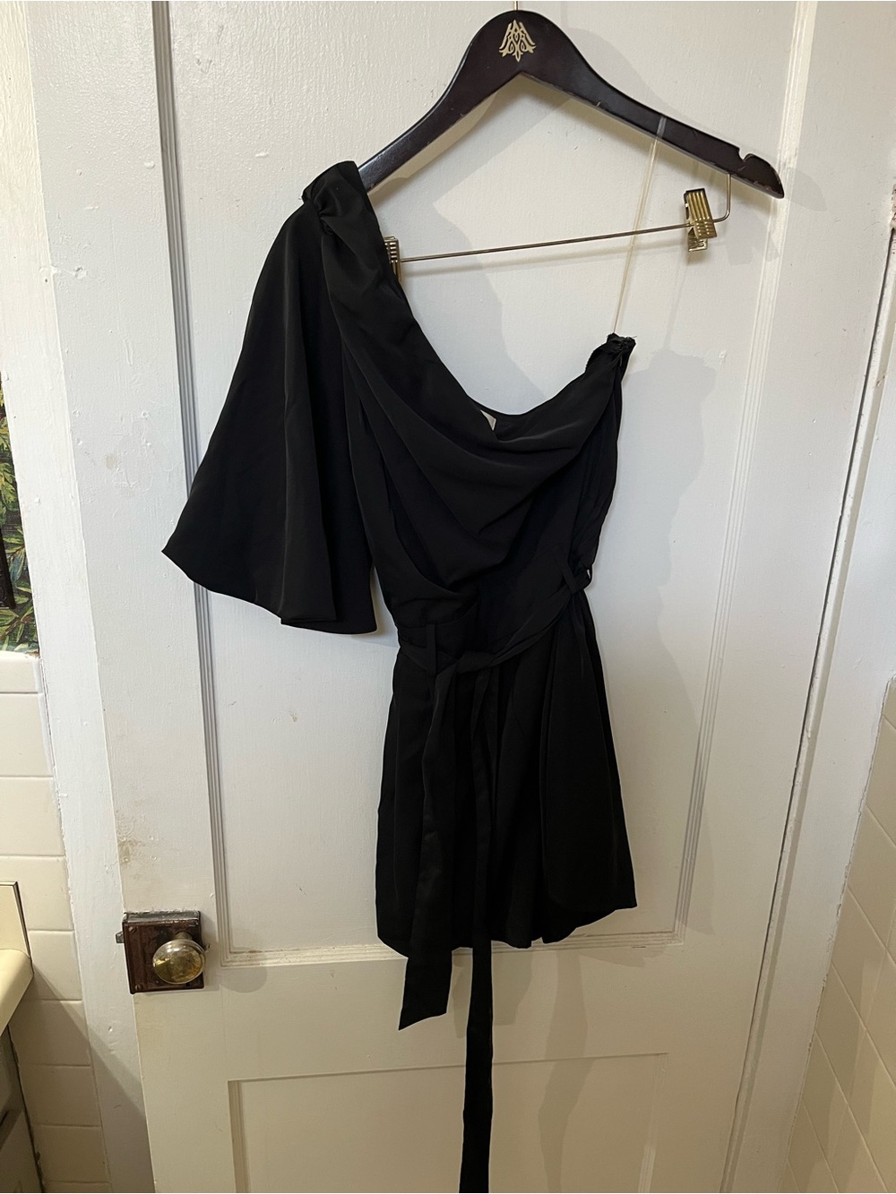 Entro Black One-Shoulder Asymmetric Bell Sleeve Romper Size Medium EUC